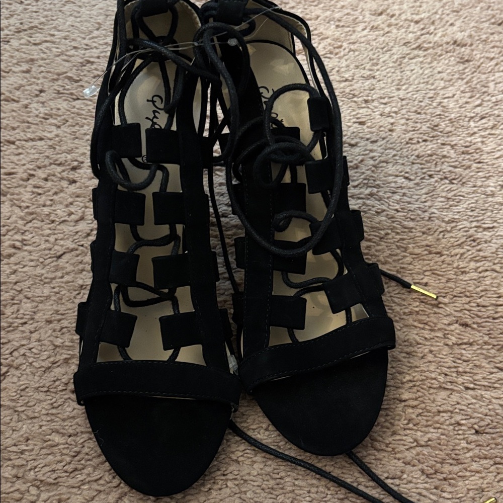 Qupid women’s Brand New  lace up heels brand new
